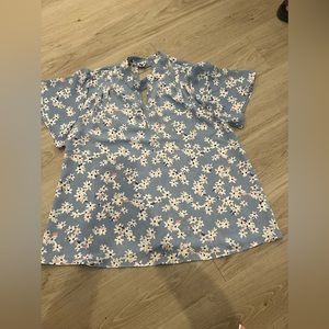 Sienna sky floral blouse front and back v detail